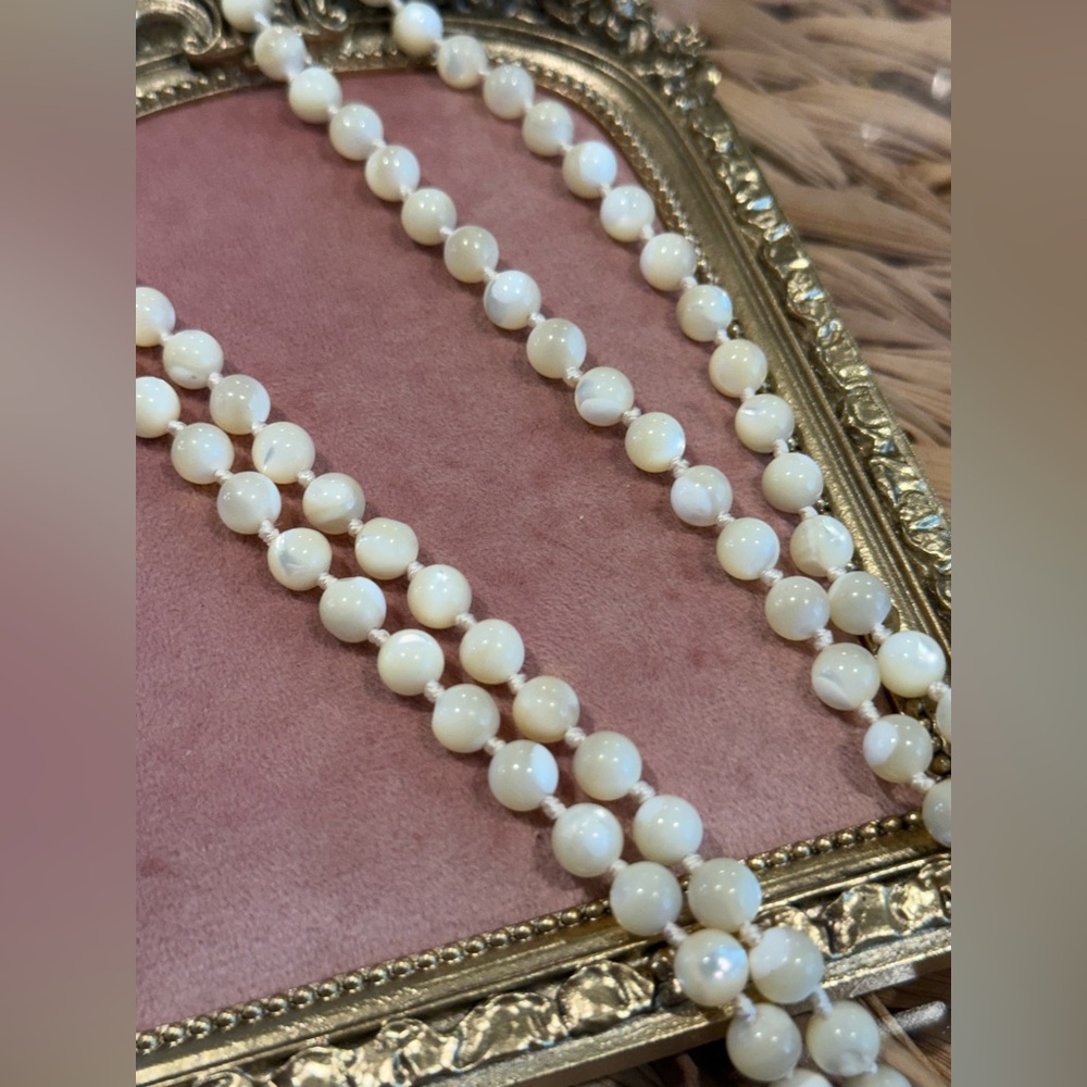Long Victorian Style Mother of Pearl Hand Knotted Vtg Elegant Cream Necklace 24” - Picture 2 of 8